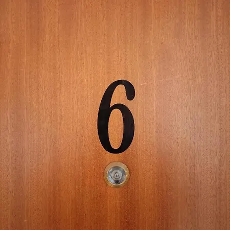 Puerta 6 Apartment *